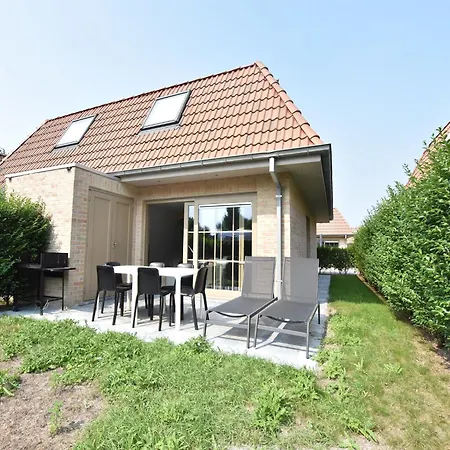 Vakantiehuis Bright Family With Bikes De Panne